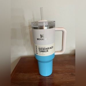 NWT Stanley 40 oz. Quencher H2.0 FlowState Tumbler Limited Pool Ombré Ombre